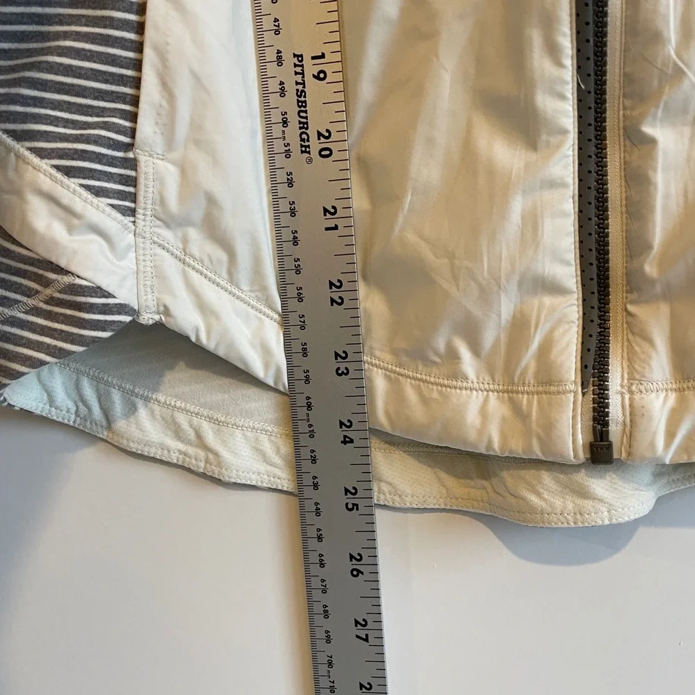 Lululemon Quilted Puffer Vest Cream Striped Sides Zip Front Womens‎ Size 6